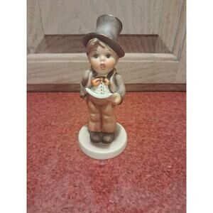 Goebel Hummel "Street Singer" 5" Figurine #131